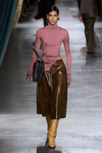 Look 49